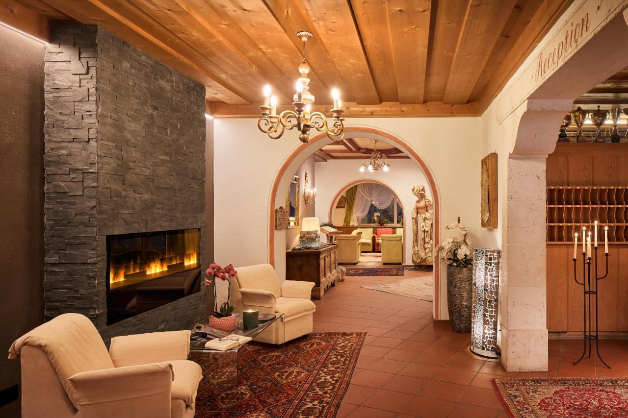 Dolomites Wellness Hotel Savoy ラ・ヴィッラ エクステリア 写真