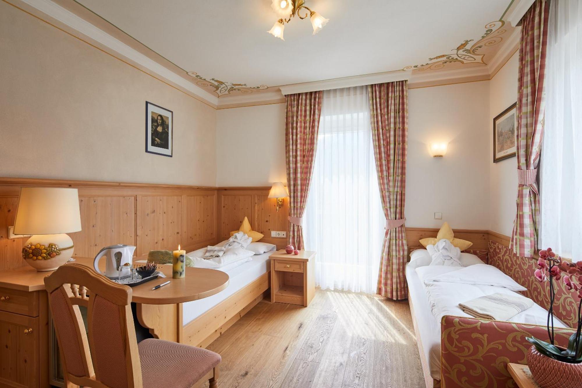 Dolomites Wellness Hotel Savoy ラ・ヴィッラ 部屋 写真