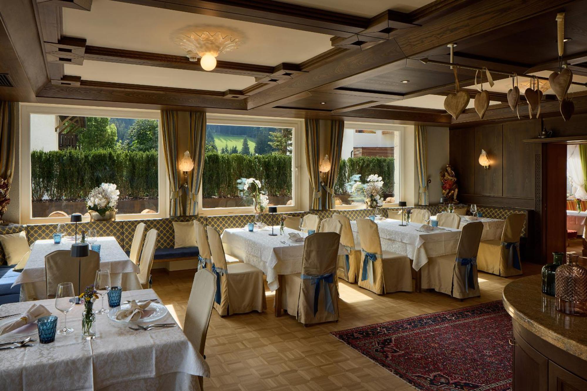 Dolomites Wellness Hotel Savoy ラ・ヴィッラ エクステリア 写真