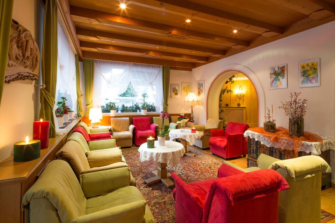 Dolomites Wellness Hotel Savoy ラ・ヴィッラ エクステリア 写真